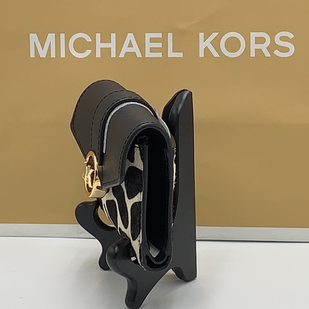 MICHAEL KORS
Carmen Medium Flap Bifold Faux Fur-Leather Wallet
BLACK COLOR - Picture 7 of 12